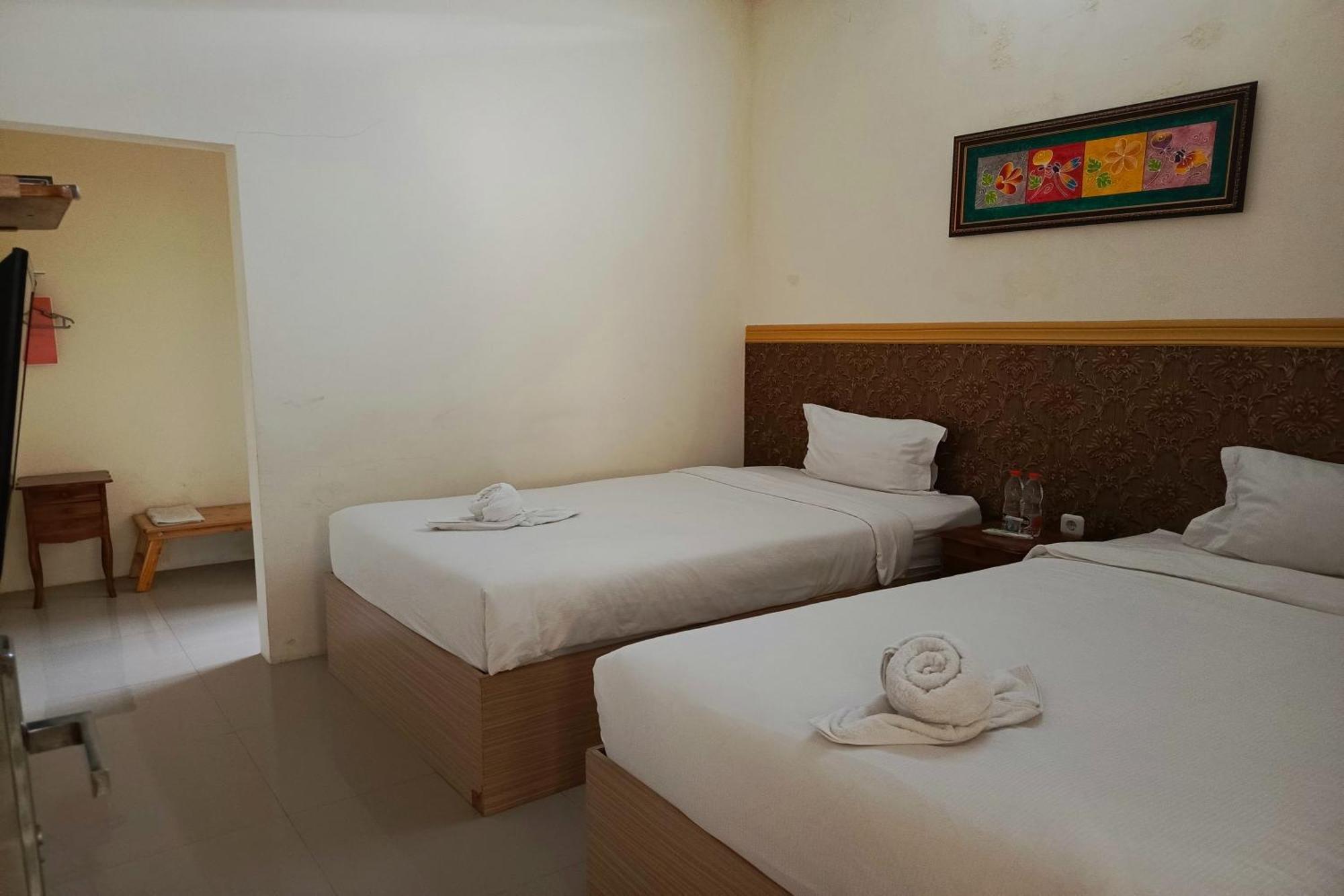 Adisa Homestay Malang Exterior photo