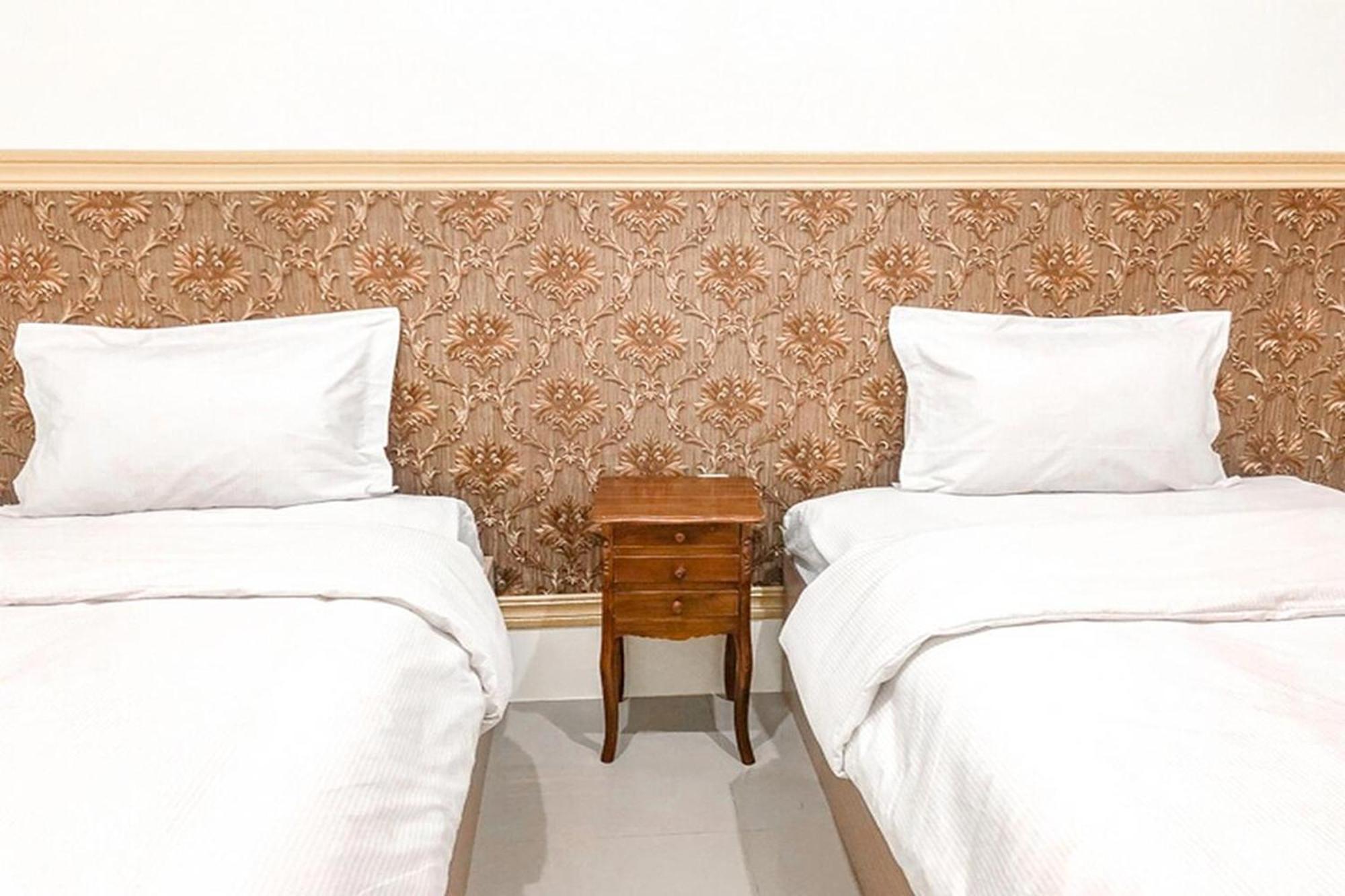 Adisa Homestay Malang Exterior photo