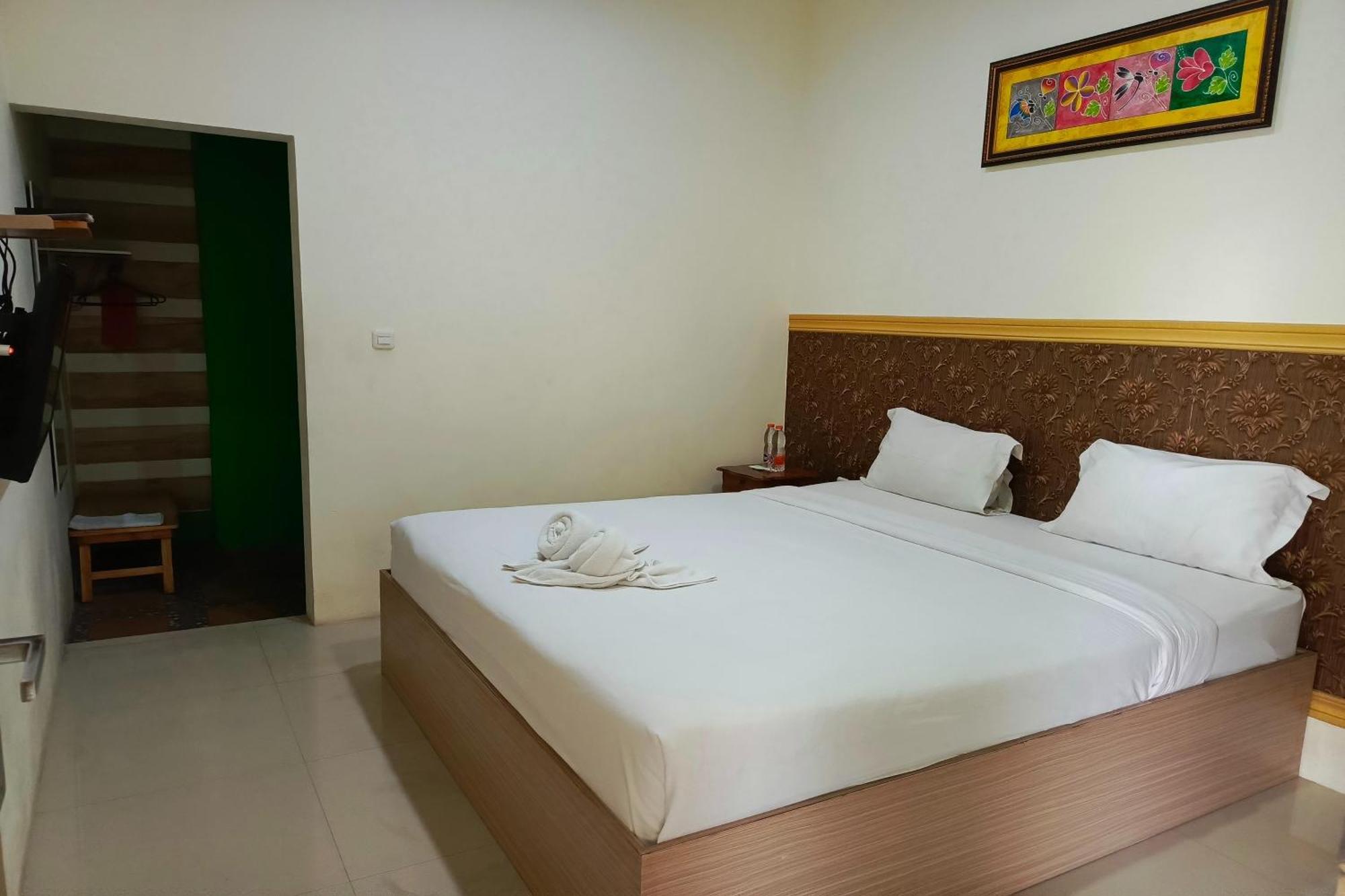 Adisa Homestay Malang Exterior photo